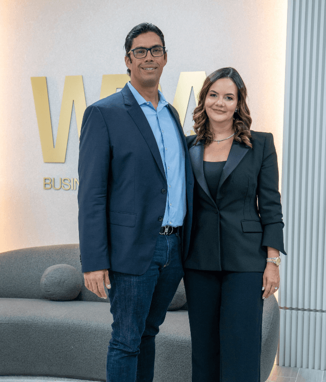 Fundadores da WRA Real Estate na sede em Orlando